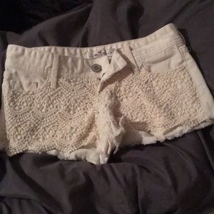 💥White Hollister jean shorts💥